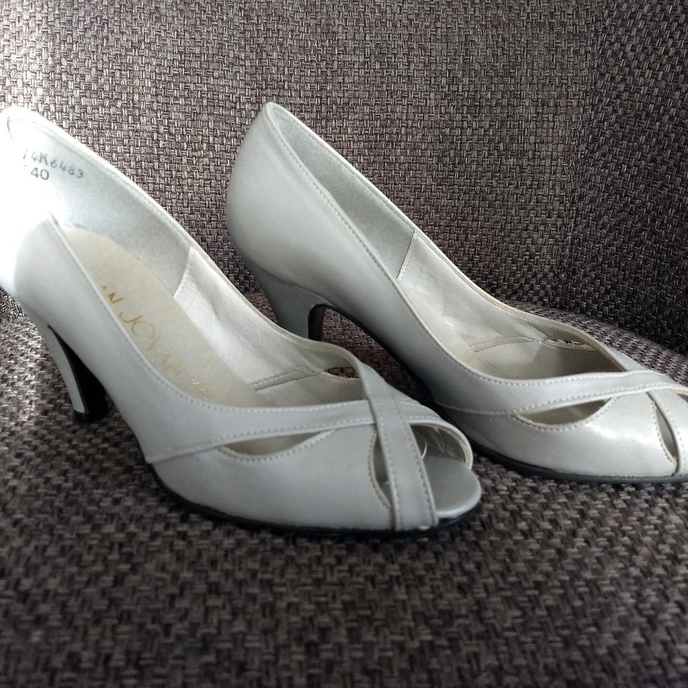 vintage 80s light grey peep toe crossover sandal heels